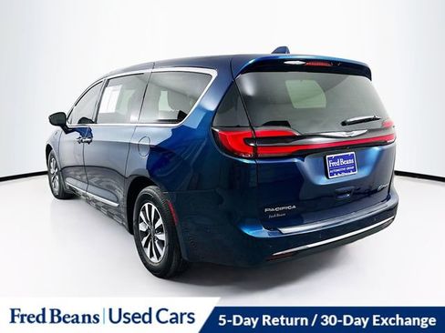 Certified 2022 Chrysler Pacifica Limited w/ Uconnect Theater Family Group image 5