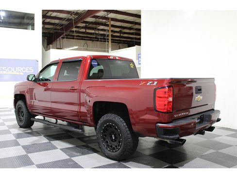 Used 2018 Chevrolet Silverado 1500 LT w/ All Star Edition image 6