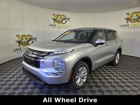 New 2026 Mitsubishi Outlander ES image 3