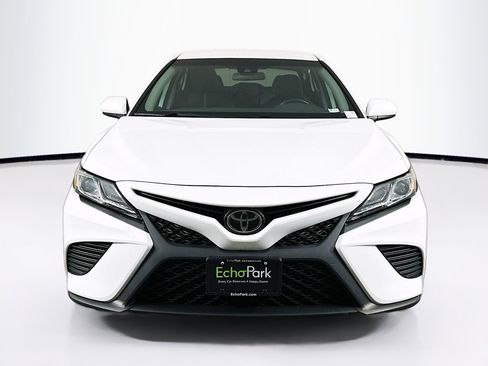 Used 2020 Toyota Camry SE FWD image 2