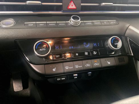 Used 2025 Hyundai Elantra SEL image 26