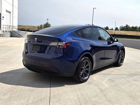 Used 2024 Tesla Model Y Long Range RWD image 5