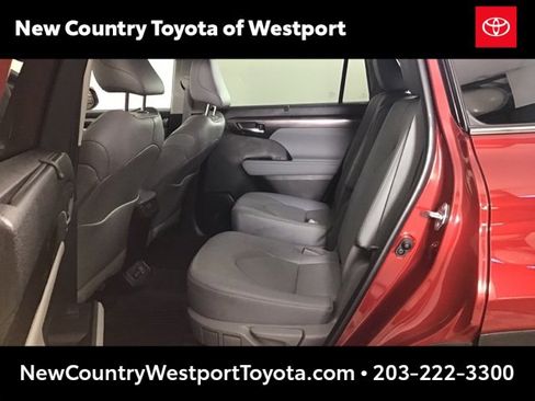 Used 2023 Toyota Highlander Limited image 19