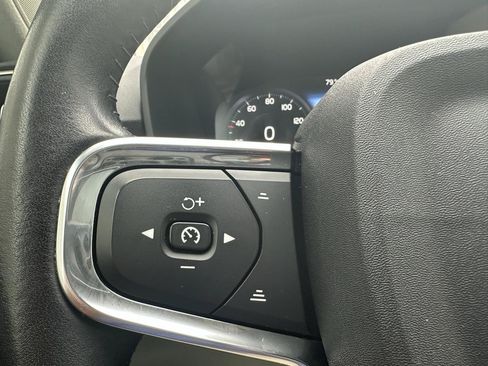 Used 2021 Volvo XC40 T4 Inscription FWD image 10