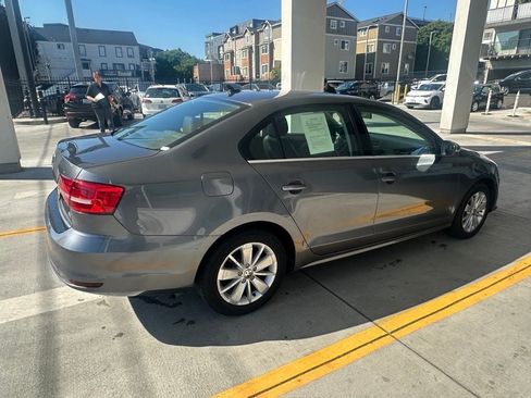 Used 2015 Volkswagen Jetta SE FWD image 6
