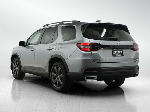 Used 2025 Honda Pilot Sport image 3