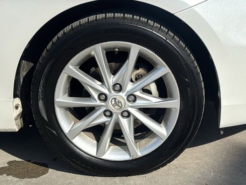 Used 2013 Toyota Prius V image 30