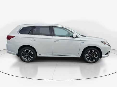 Used 2018 Mitsubishi Outlander GT AWD/4WD image 2