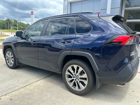 Used 2020 Toyota RAV4 XLE Premium FWD image 2