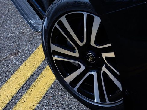 Used 2023 Land Rover Range Rover SE image 11