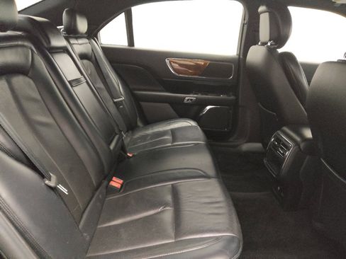 Used 2017 Lincoln Continental Select image 19