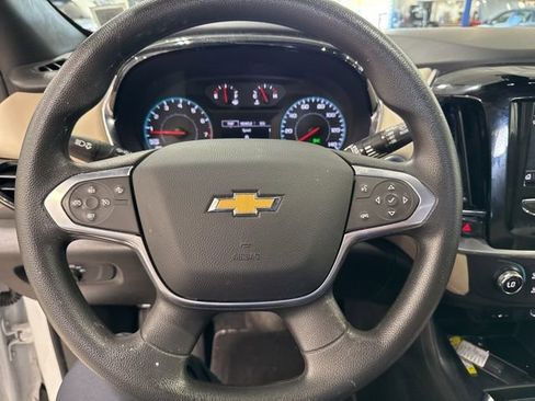 Used 2023 Chevrolet Traverse LS image 12