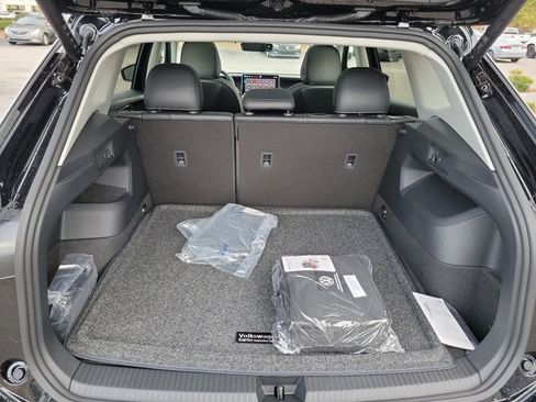 New 2026 Volkswagen Tiguan SE FWD image 15