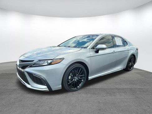 Used 2023 Toyota Camry XSE FWD image 3