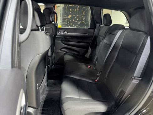 Used 2019 Jeep Grand Cherokee Laredo AWD/4WD image 17