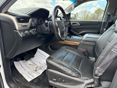 Used 2015 GMC Yukon Denali w/ Premium Package AWD/4WD image 14