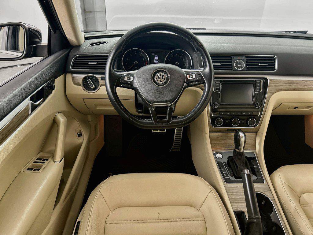 Used 2017 Volkswagen Passat 1.8T SEL Premium FWD image 23