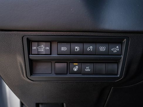 Used 2025 Toyota Tundra Platinum image 27