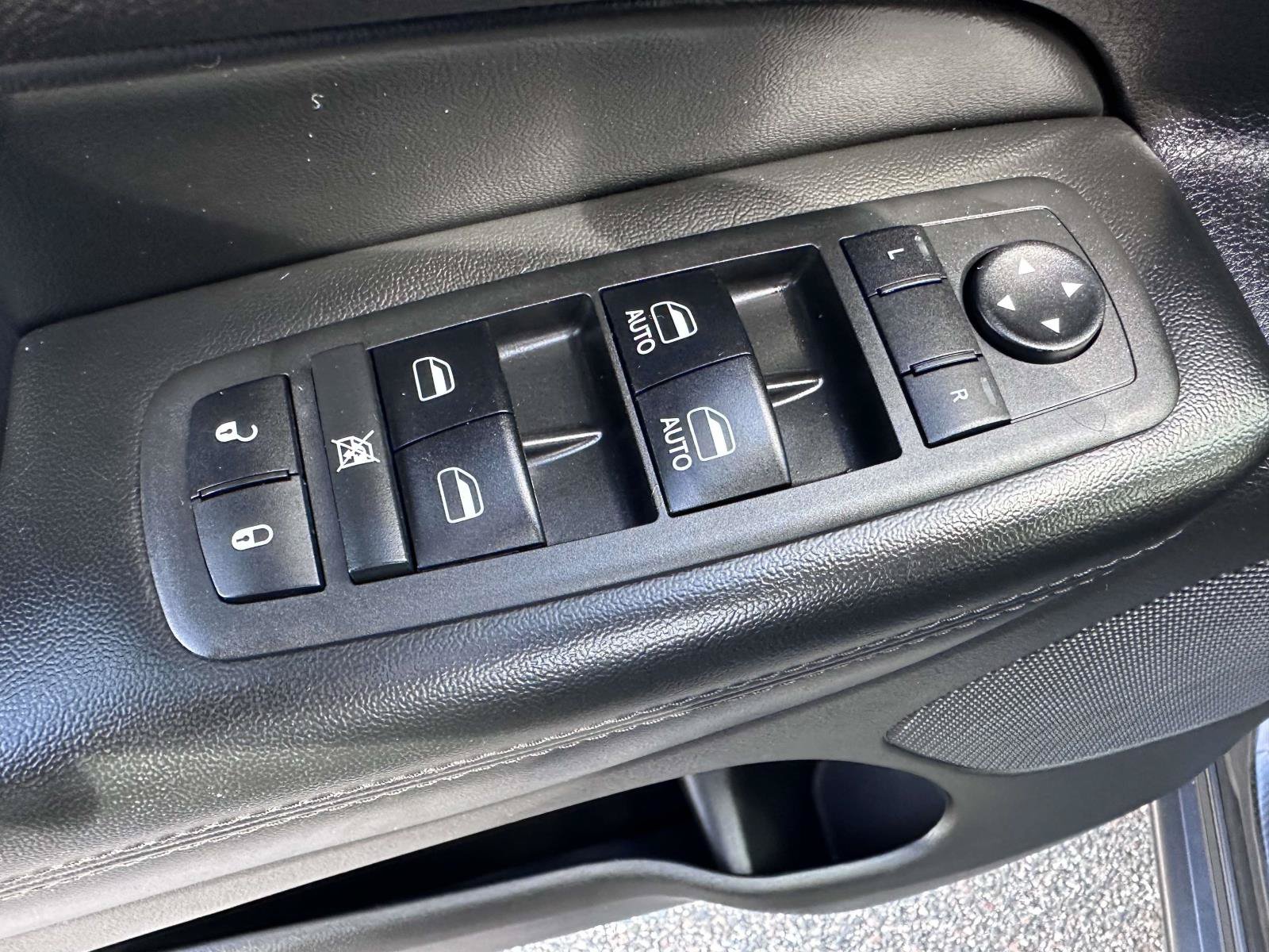 Used 2018 Jeep Grand Cherokee Altitude AWD/4WD image 10