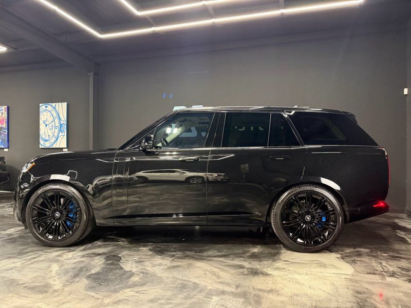 Used 2024 Land Rover Range Rover SE AWD/4WD image 8