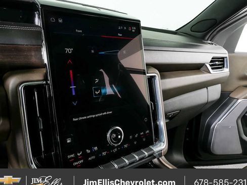 Certified 2025 GMC Yukon XL Denali Ultimate AWD/4WD image 17