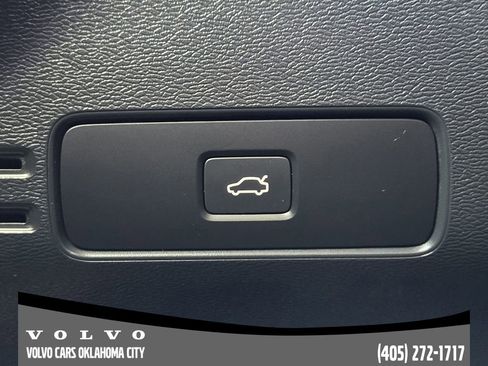 Certified 2024 Volvo XC40 B5 Core w/ Protection Package Premier image 21