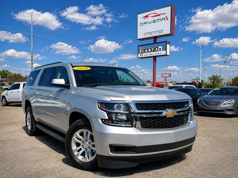 Used 2019 Chevrolet Suburban LT RWD image 1