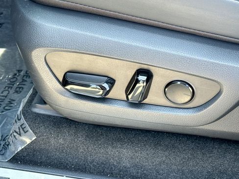 Used 2024 Lexus GX 550 w/ Accessory Package (2T) AWD/4WD image 17