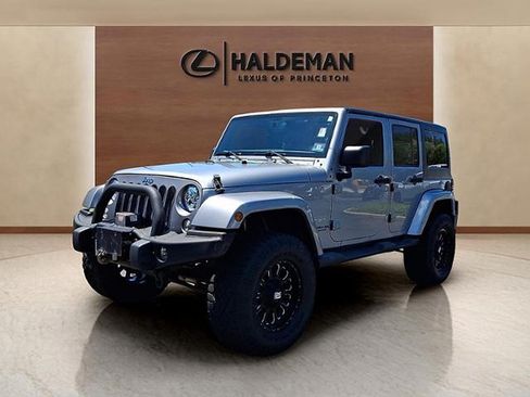 Used 2015 Jeep Wrangler Unlimited Sahara w/ Connectivity Group AWD/4WD image 3
