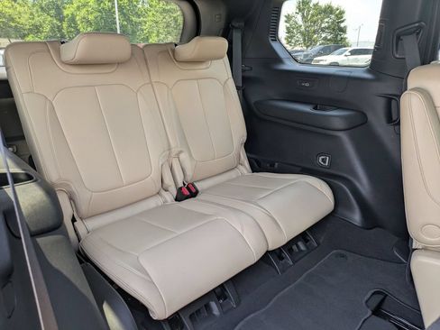 Used 2023 Jeep Grand Cherokee L Limited w/ Luxury Tech Group II RWD image 28