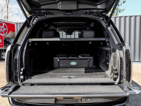 New 2026 Land Rover Range Rover SV image 9