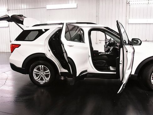 Used 2022 Ford Explorer XLT image 31