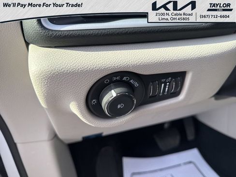 Used 2024 Chrysler Pacifica Touring-L image 27