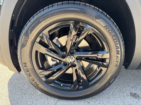 New 2026 Volkswagen Atlas Cross Sport SEL R-Line image 9