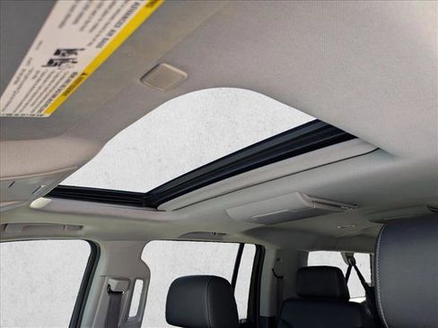 Used 2017 Chevrolet Suburban LT image 16