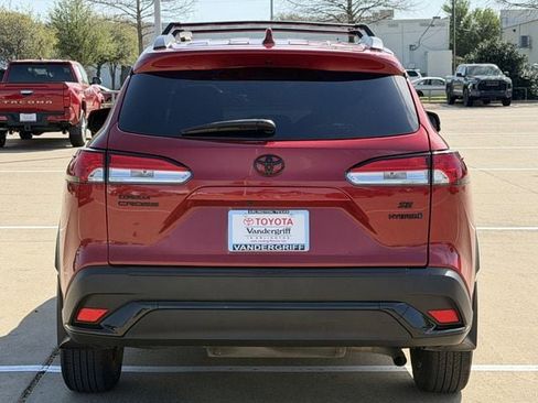 Certified 2024 Toyota Corolla Cross SE image 5