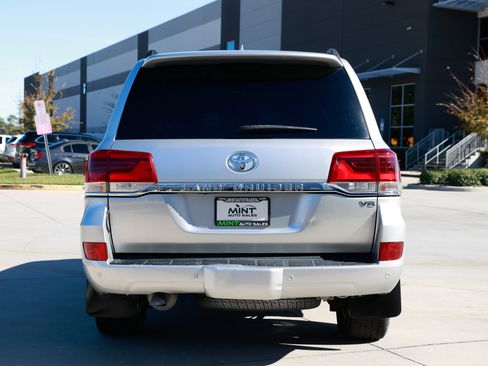 Used 2017 Toyota Land Cruiser image 12