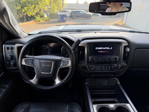 Used 2017 GMC Sierra 2500 Denali w/ Suspension Package, Off-Road AWD/4WD image 16