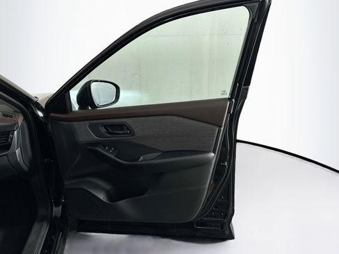 Used 2023 Nissan Rogue S image 30