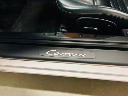 Used 2001 Porsche 911 Carrera RWD image 17