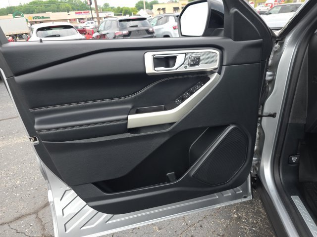 Used 2021 Ford Explorer Limited w/ Equipment Group 301A AWD/4WD image 11