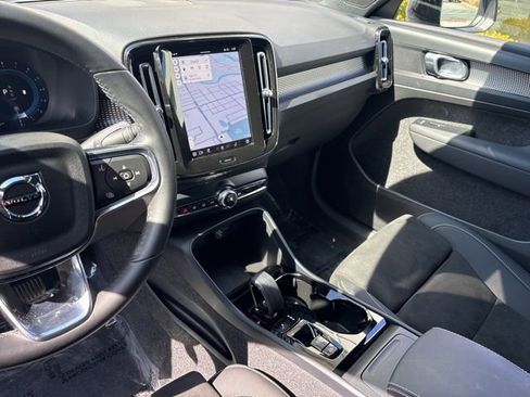 Used 2025 Volvo XC40 B5 Plus AWD/4WD image 19