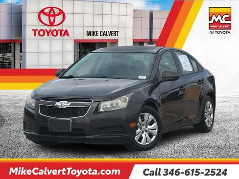 Used 2014 Chevrolet Cruze LS FWD image 1