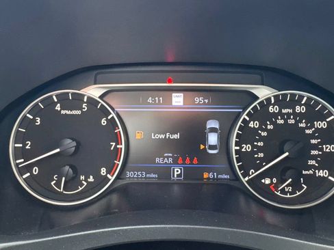 Used 2024 Nissan Altima 2.5 SL FWD image 13