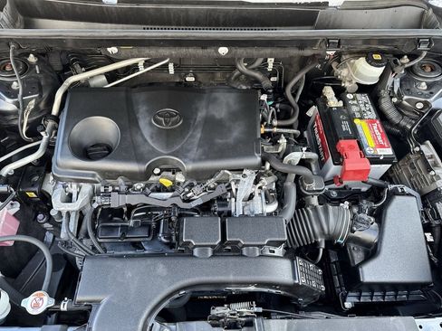 Used 2019 Toyota RAV4 XLE Premium image 17