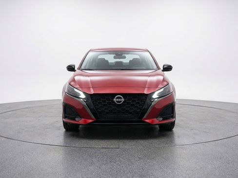 Used 2025 Nissan Altima 2.5 SV FWD image 2