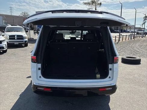 Used 2023 Jeep Wagoneer L Series II AWD/4WD image 21