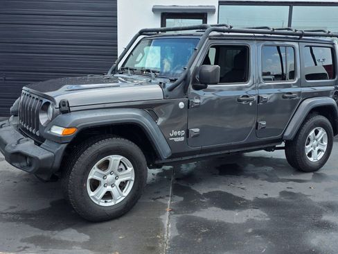 Used 2018 Jeep Wrangler Unlimited Sport w/ Technology Group AWD/4WD image 16