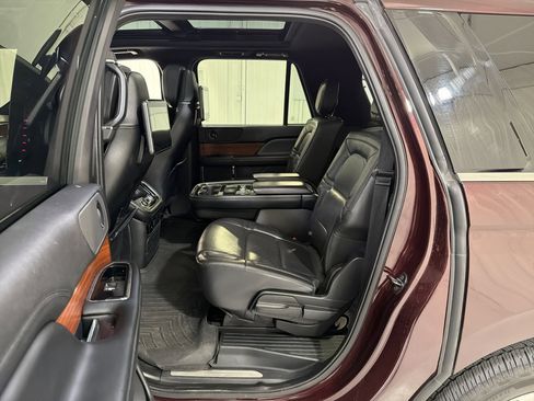 Used 2019 Lincoln Navigator L Reserve image 12