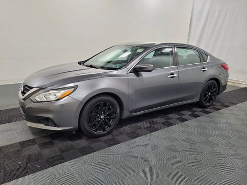 Used 2017 Nissan Altima 2.5 SV FWD image 2